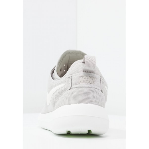 Damen Nike Footwear Für Sport ROSHE TWO - Schuhe Low - Hellgrau / Weiß