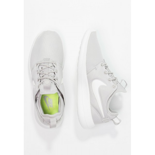 Damen Nike Footwear Für Sport ROSHE TWO - Schuhe Low - Hellgrau / Weiß