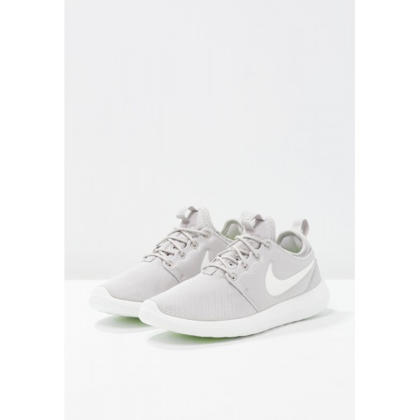 Damen Nike Footwear Für Sport ROSHE TWO - Schuhe Low - Hellgrau / Weiß