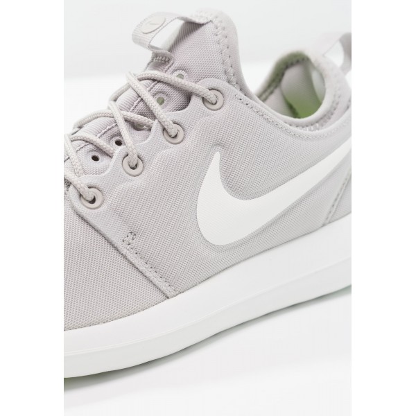 Damen Nike Footwear Für Sport ROSHE TWO - Schuhe Low - Hellgrau / Weiß