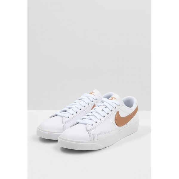 Damen Nike Footwear Für Sport BLAZER Low LE - Fitnessschuhe Low - Segel Weiß/Rot Bronze