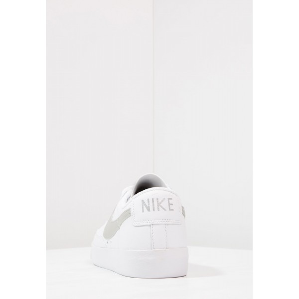 Damen Nike Footwear Für Sport BLAZER Low LE - Schuhe Low - Weiß/Metallic Silber