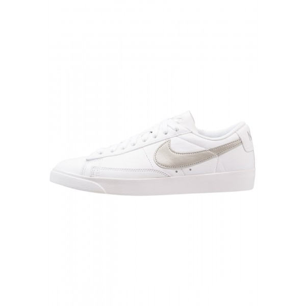 Damen Nike Footwear Für Sport BLAZER Low LE - Schuhe Low - Weiß/Metallic Silber