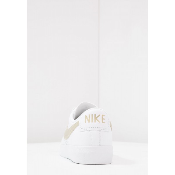 Damen Nike Footwear Für Sport BLAZER Low LE - Trainingsschuhe Low - Weiß/Metallic Gold